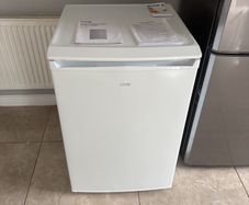 Fridge Logik under counter