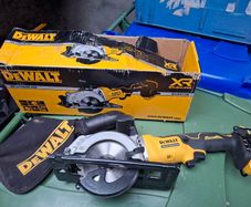 Dewalt DCS571N saw