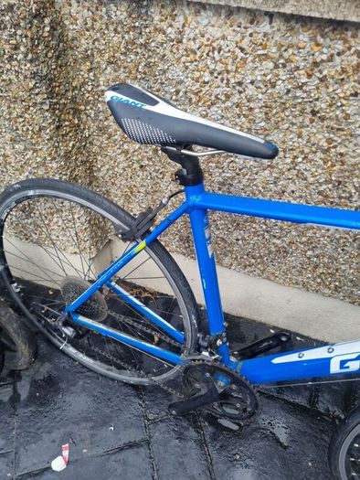 Giant defy m/l brakes gears perfect