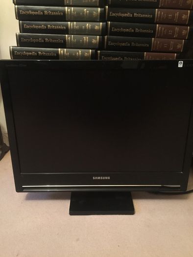 Samsung Sync master 225MW 22 -inch HDTV and DVD player