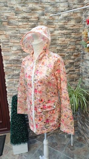 Topshop Womens Multicoloured Floral Rain Coat Size 10 Perfect for festival season