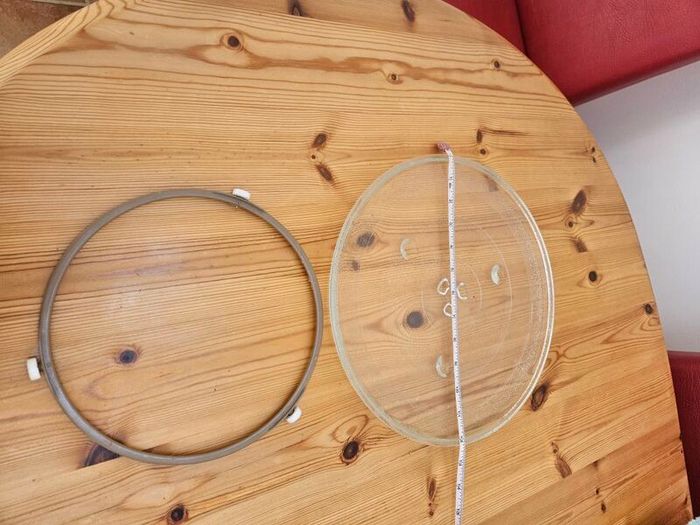 Microwave turntable