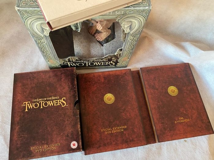 LORD The Two Towers Collector's DVD with Gollum Statue