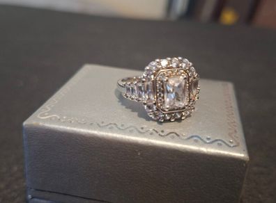 Nice 925 Sterling Silver Ladies Cocktail Ring