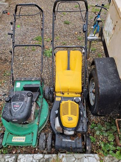 Two lawnmowers JCB Honda + Lyster