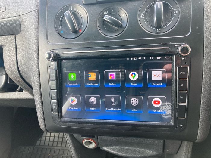 Touch screen bluetooth radio
