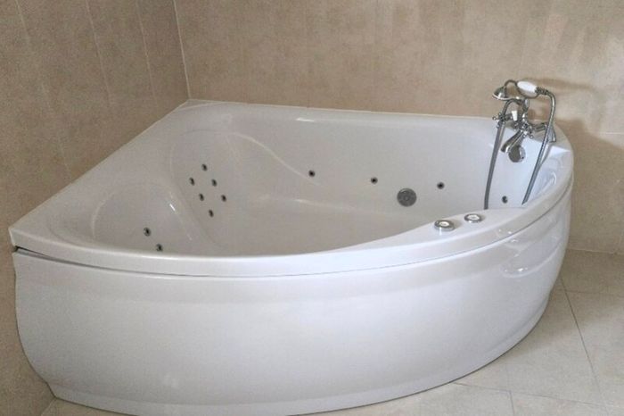 Wood burner and jacuzzi double bath never been use