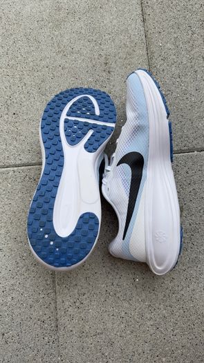 nike revolution 8