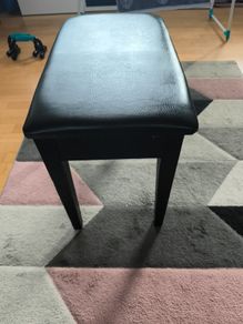 Piano chair
