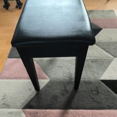 Piano chair