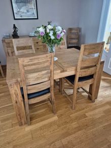 Solid Oak Dinning Room Table,Chairs and matching Sideboard