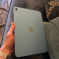 Apple iPad 10th Generation 256GB in Blue