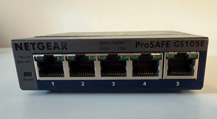 NETGEAR ProSAFE Plus 5-Port Gigabit Ethernet Switch