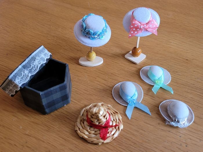 Dolls house - Miniature shop - hats, shoes, handbags, umbrellas and more