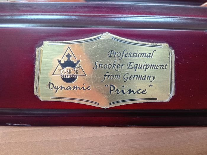 Professional snooker table