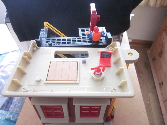 Fisher Price Fire Station,Brigade and Figures
