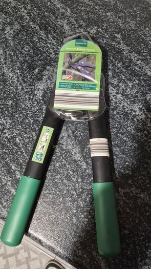 Brand New Gardenline Ratchet Branch Pruner Ilaflon Non Stick