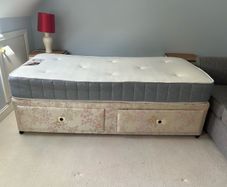 Single divan bed with drawers