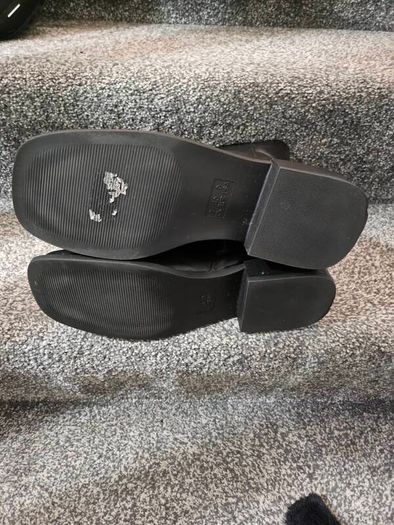 Black boots Uk7 (EU40)