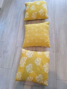 3 Cushions Mustard/White 40cms square