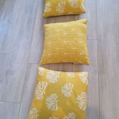 3 Cushions Mustard/White 40cms square