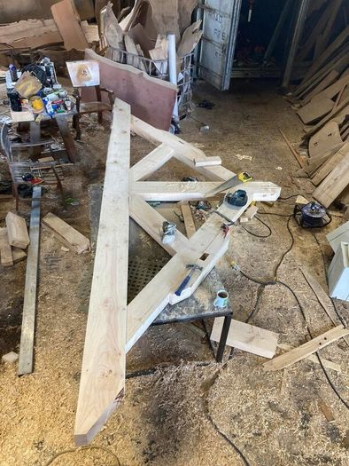Roof trusses / king post truss