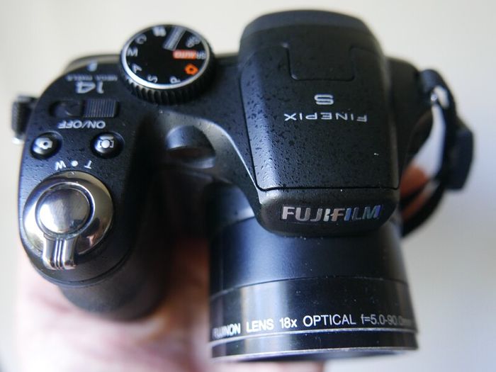 Fujifilm FinePix S2950 14MP Digital Bridge Camera