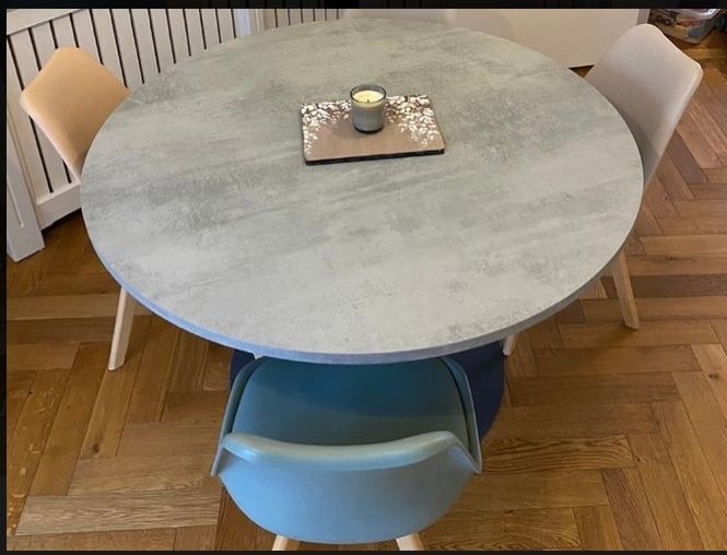 Dining table and 5 chairs