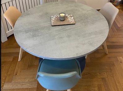 Dining table and 5 chairs