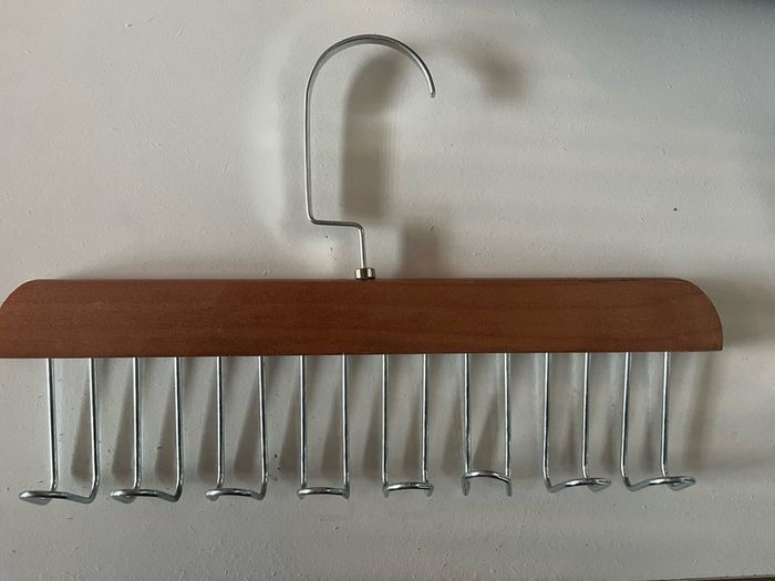 Wooden hanger