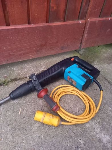 Makita SDS Max Breaker