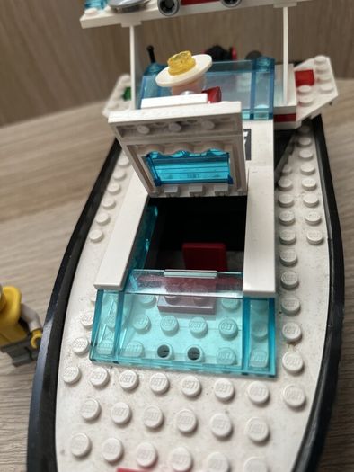 Lego police wave cops