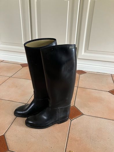 riding boots..size 39..in excellent condition..very little use