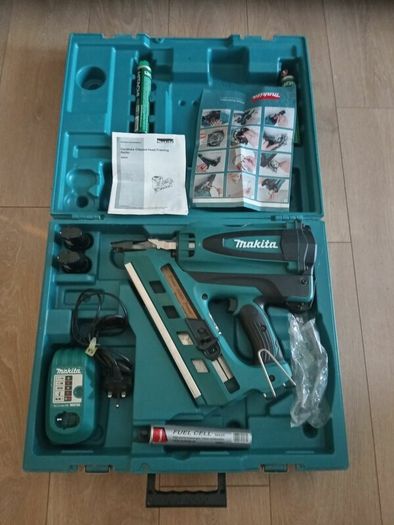Makita GN900SE 1st fix(Framing) cordless nailer.