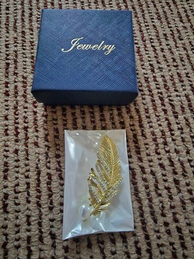 Brand New real pearl brooch