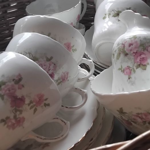 28piece Vintage Tea Set