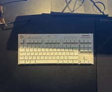 White G915 X Logitech Lightspeed wireless Keyboard low profile