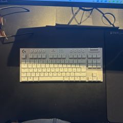 White G915 X Logitech Lightspeed wireless Keyboard low profile