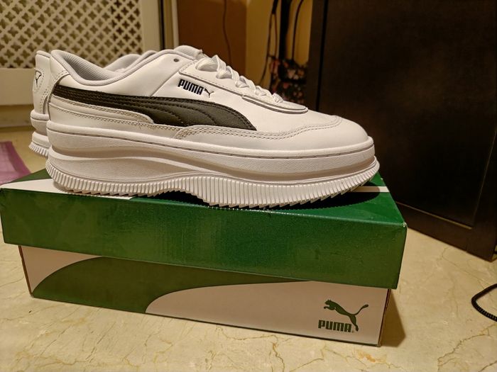 BRAND NEW PUMA white leather sneakers, trainers for women size UK 6