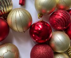Red & Gold Christmas Baubles - 52 Pieces