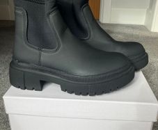 New in Box Ladies Black Chelsea Boots Size UK37 Size 4