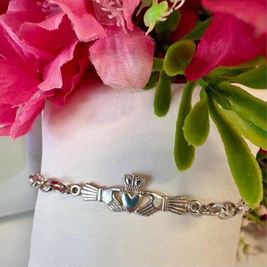 New 925 Silver Claddagh Bracelet