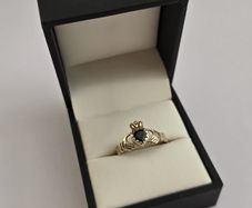 Vintage 9ct Yellow Gold Claddagh Ring