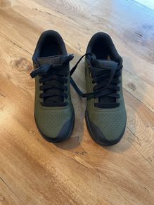 Mountain bike shoes