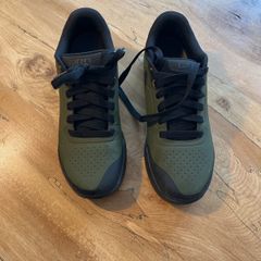 Mountain bike shoes