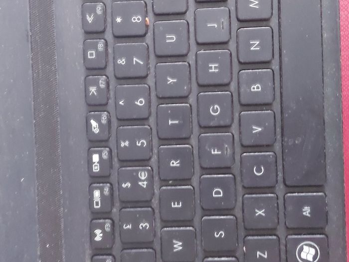 Packard Bell 15.6 inch Laptop, Model mNo. P5WS0, Intel Core i3-2310M CPU, 2.1GHz, 6GB Ram, 500GB Ram, Windows 10, Microsoft Edge, Chrome and VLC