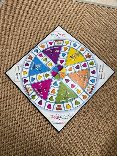 Trivial Pursuit Family Edition FREE POSTAGE