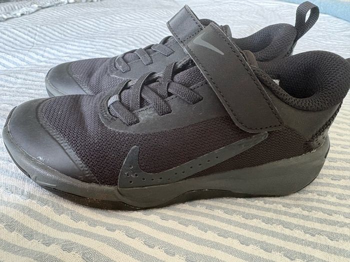 Nike kids size 11.5 black runners