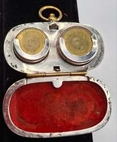 Vintage double sovereign coin case
