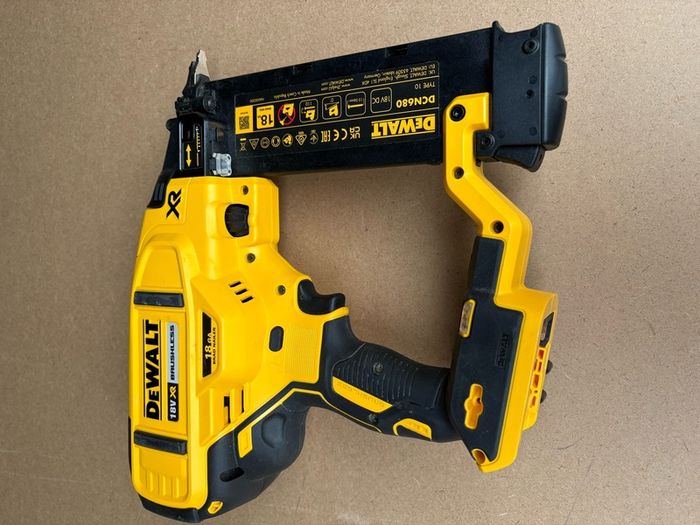 18 g straight brad nailer like new